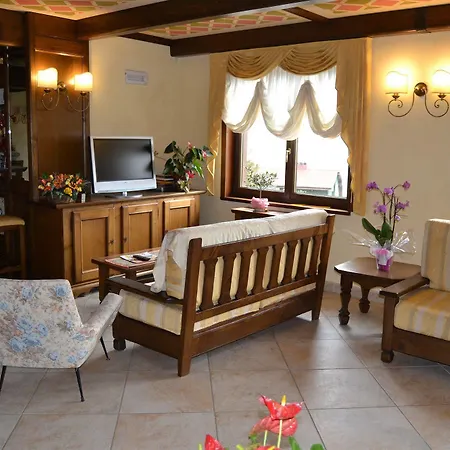 Lusi Hotel 3*